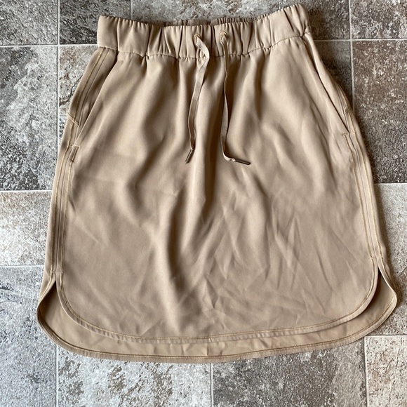 Lululemon - on the fly skirt 21” - Picture 1 of 5